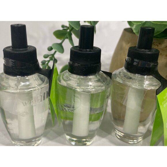 Bath & Body Works “Coconut Lime Breeze” 3 New Wallflower Refills - Picture 4 of 4
